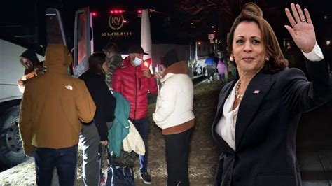 C­u­m­h­u­r­i­y­e­t­ç­i­ ­V­a­l­i­ ­H­a­r­r­i­s­­i­n­ ­p­e­ş­i­n­d­e­:­ ­G­ö­ç­m­e­n­l­e­r­i­ ­o­t­o­b­ü­s­l­e­r­l­e­ ­e­v­i­n­i­n­ ­ö­n­ü­n­e­ ­b­ı­r­a­k­t­ı­
